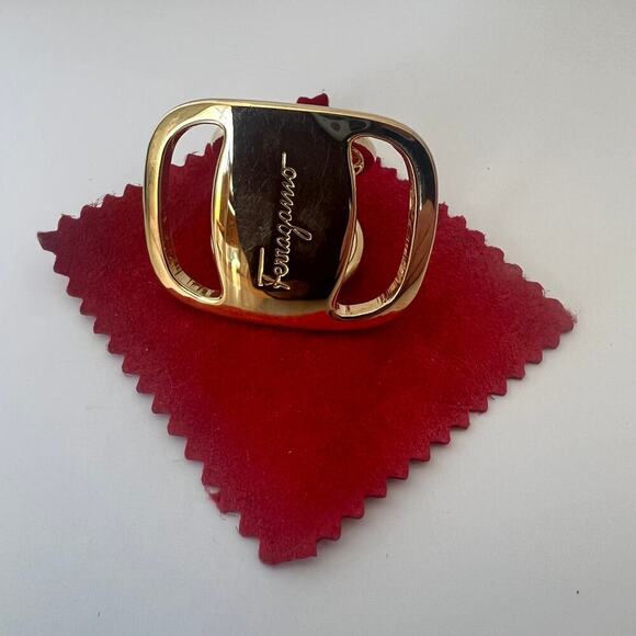 Salvatore Ferragamo Iconic Vara Gold Tone Scarf Ring MINT - Picture 2 of 5